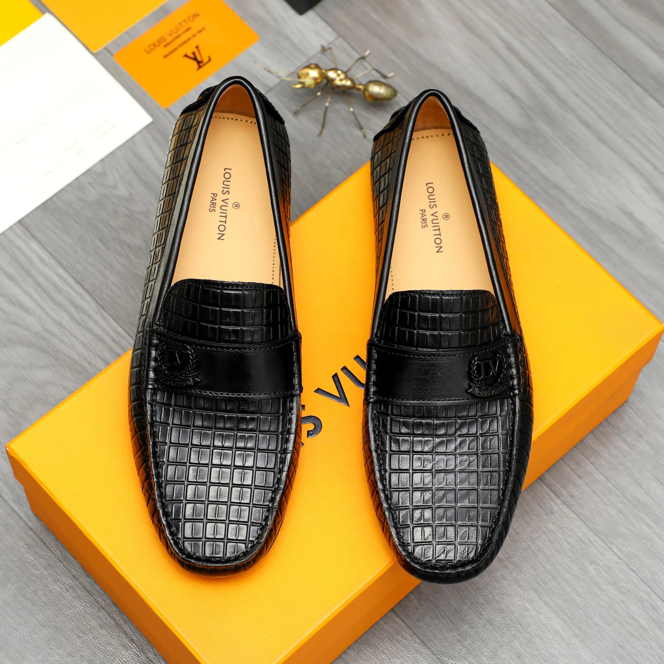 Men's shoes 💰380 Product trademark: LV "Louis Vuitton" casual slip-on shoes Regular size: 38-45 (45 is custom-made and non-returnable) Product materials: Selected embossed cowhide upper, pigskin lining, rubber outsole